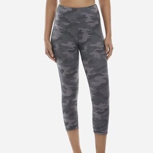Danskin Gray Athletic Leggings with Camo Pattern